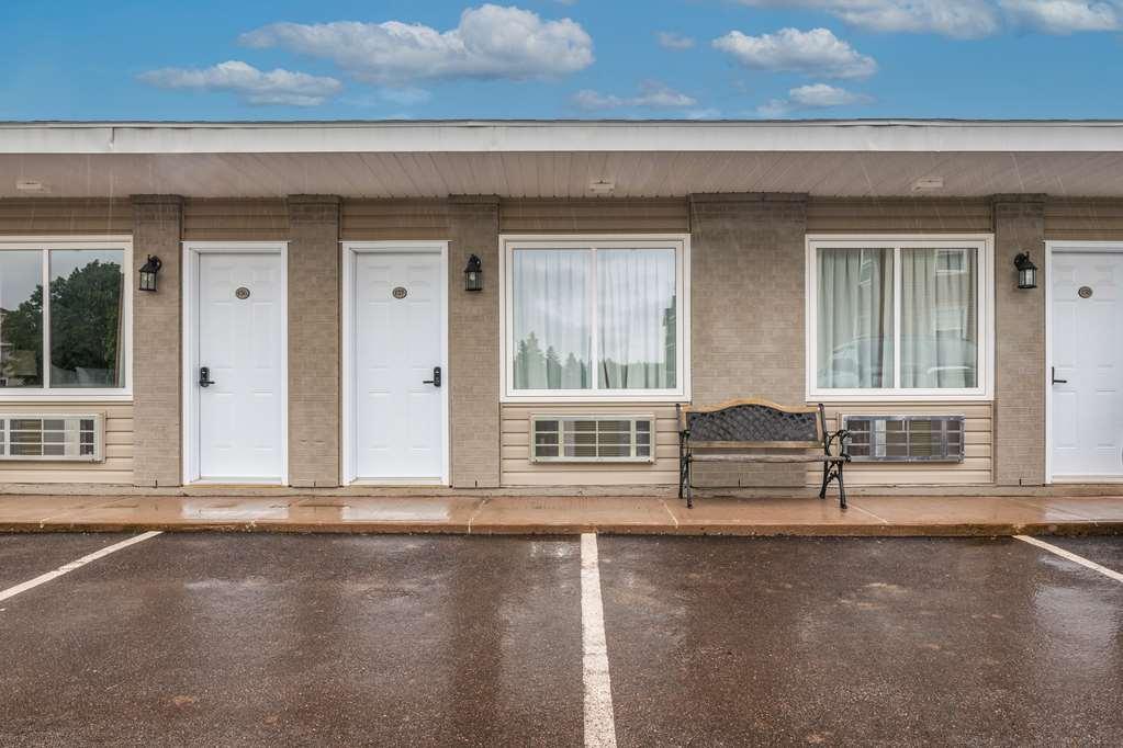 Canadas Best Value Inn & Suites-Шарлоттаун Экстерьер фото